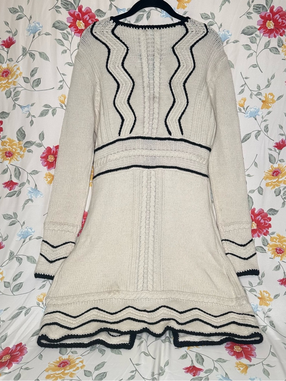 VALENTINO | Authenticated R.E.D.Valentino |Cream Knit Bow-Tie Cardigan | Size 42 - Picture 2 of 11